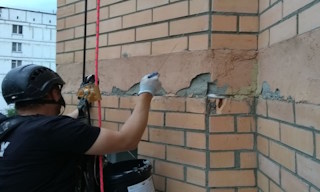 Обследование фасада здания в Мценске в октябре
